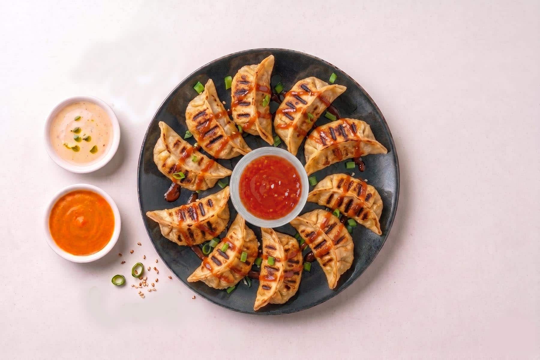 Signature Kimchi Veg Pan Fried Momos [10 Pieces]